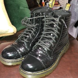 Sequin patent leather